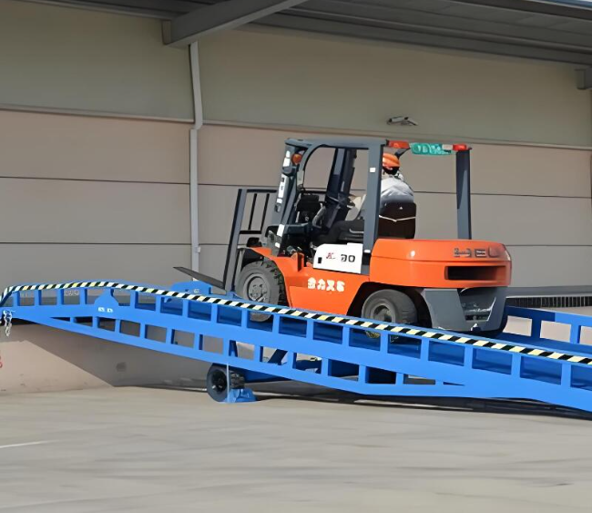 荆门移动式卸货平台（叉车用）